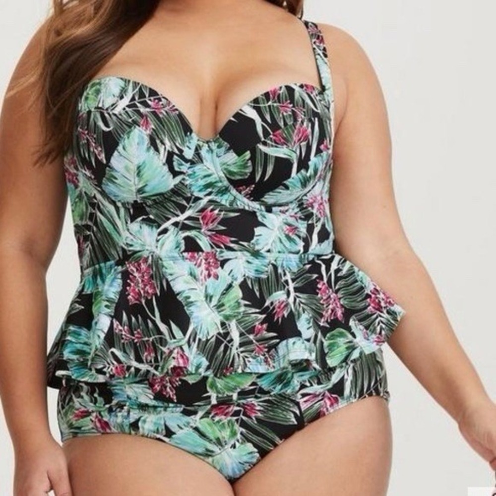 Torrid Vixen‎ Underwire Peplum Push Up Tankini Size 2 Swimsuit Tank Tropical